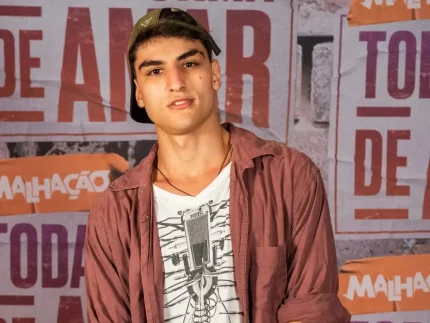 Mesmo no ar e filho de famosos, ex-Malhação faz bico em loja: “Para não ficar sem comer”