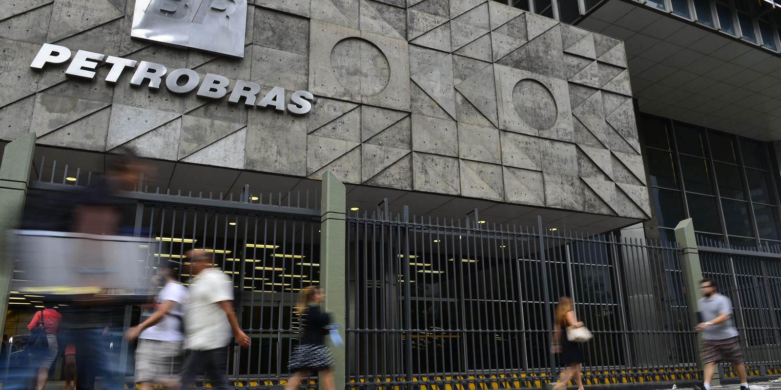 Petrobras firma acordo de longo prazo para compra de gás natural liquefeito