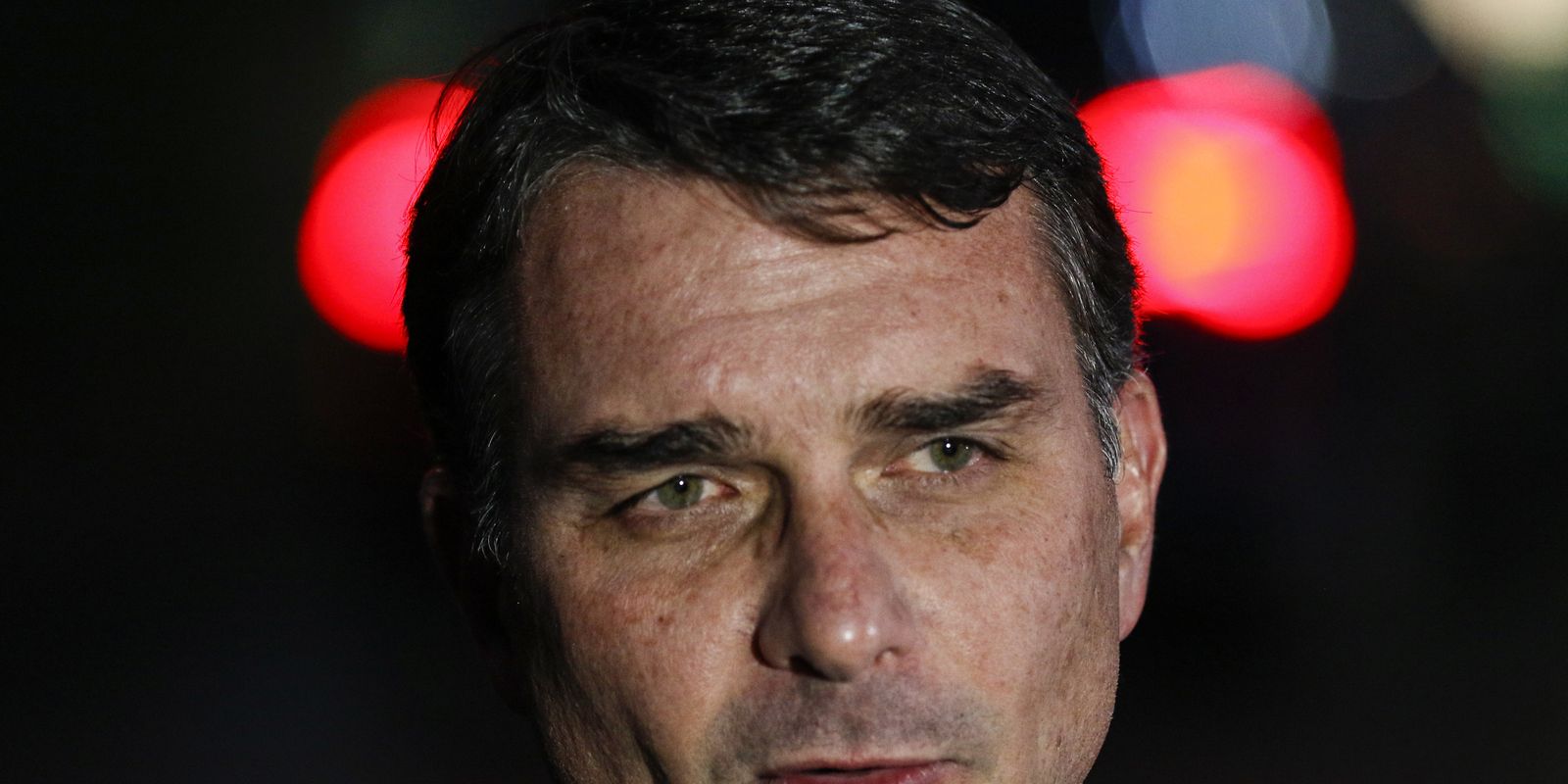 PF investiga cobranças de Flávio Bolsonaro por financiamento do filme Dark Horse
