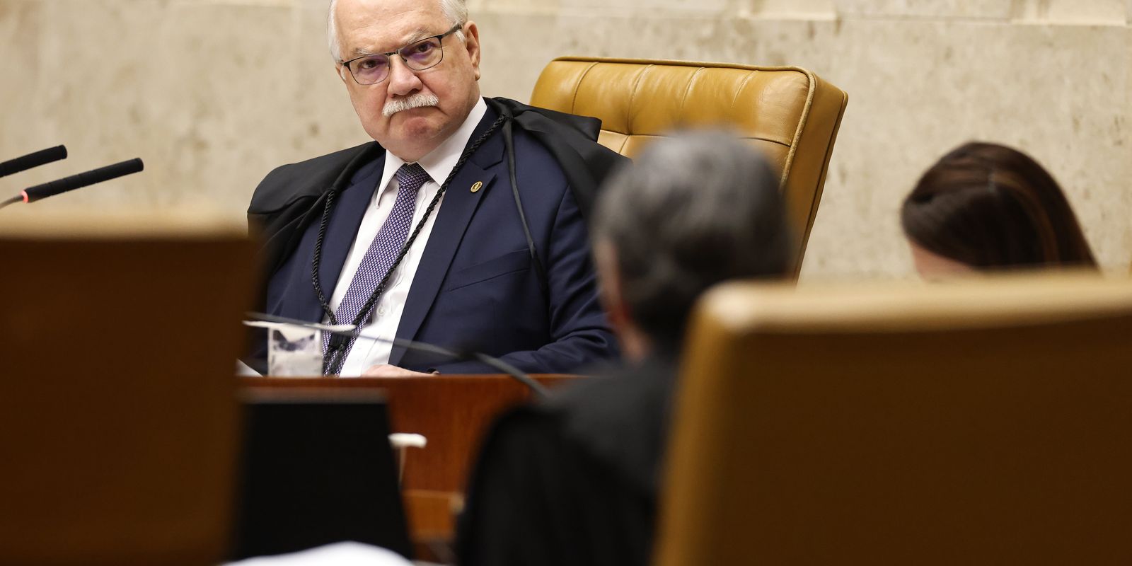 Em meio à crise no STF, Fachin descarta atalhos e exige rigor legal na apuração