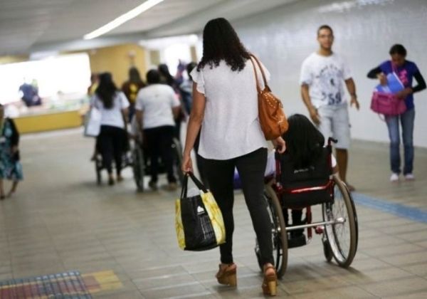 Projeto garante vaga para aluno com deficiência em escola integral próxima
