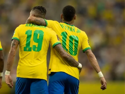 Raphinha aparece como sucessor de Neymar nas cobranças de pênalti da Seleção; entenda