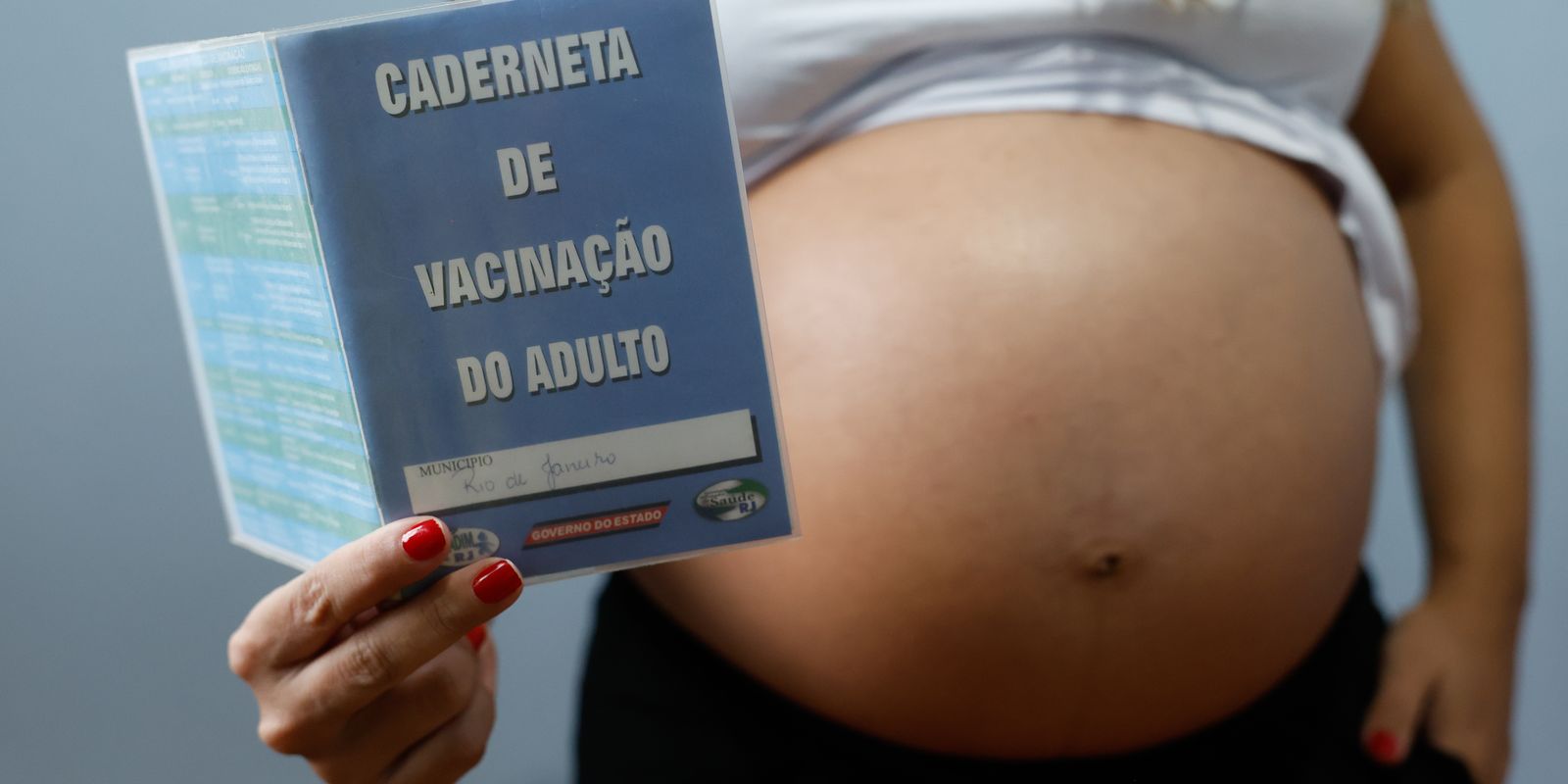 Baixa vacinação de gestantes contra gripe e covid-19 preocupa especialistas