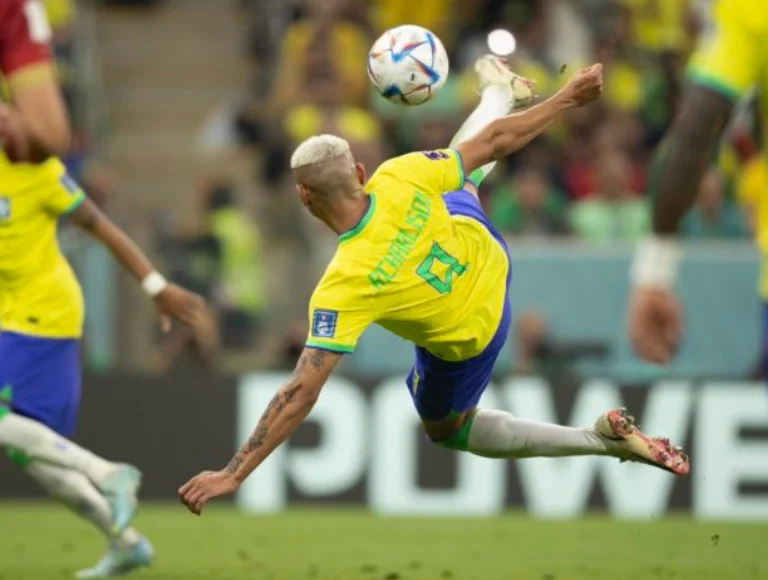 Richarlison negocia com time turco e pode ser companheiro de Salah, ex-Liverpool