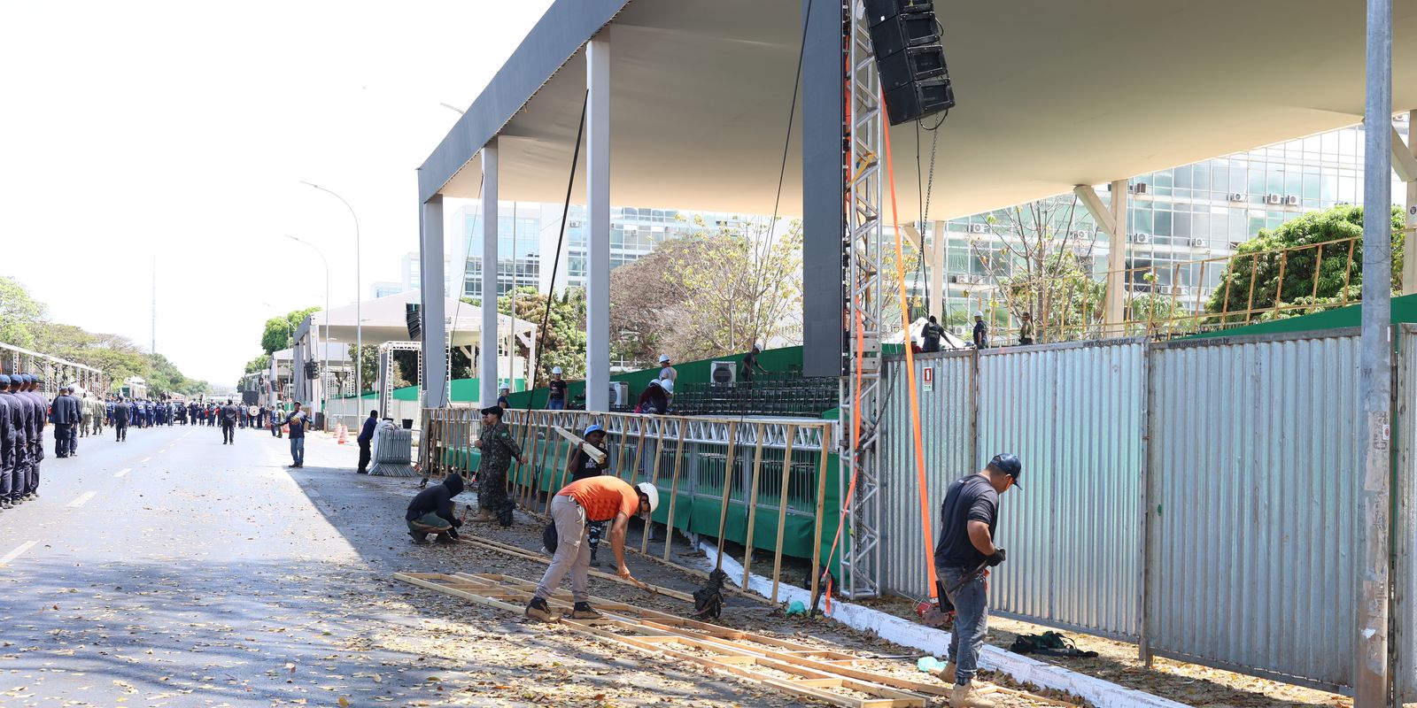 Desfile do sete de setembro em brasília destaca soberania e feminicídio