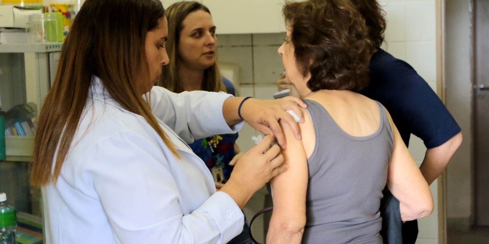 SUS libera a vacina Pneumo 20 para idosos com mais de 85 anos em todo o país