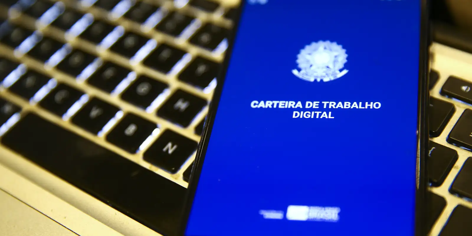Taxa de desemprego cai para 5,3% no trimestre encerrado em agosto