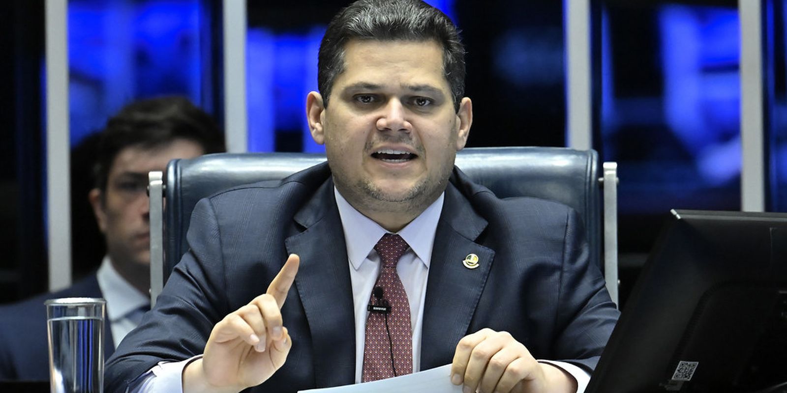 Alcolumbre define calendário para votar o fim da escala 6x1 no Senado
