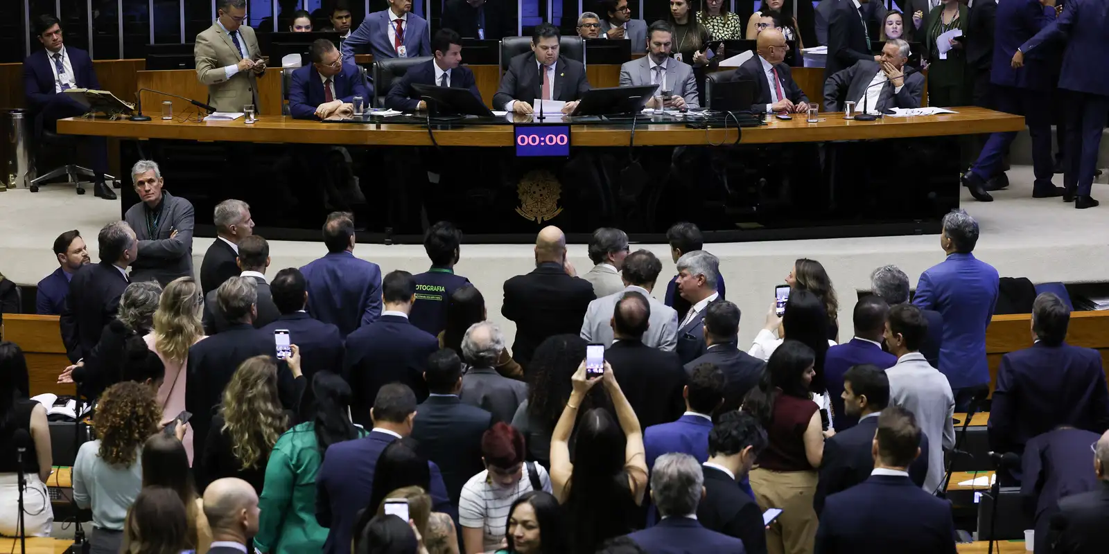 Alcolumbre pauta votação da PEC sobre o fim da escala 6x1 para quarta-feira