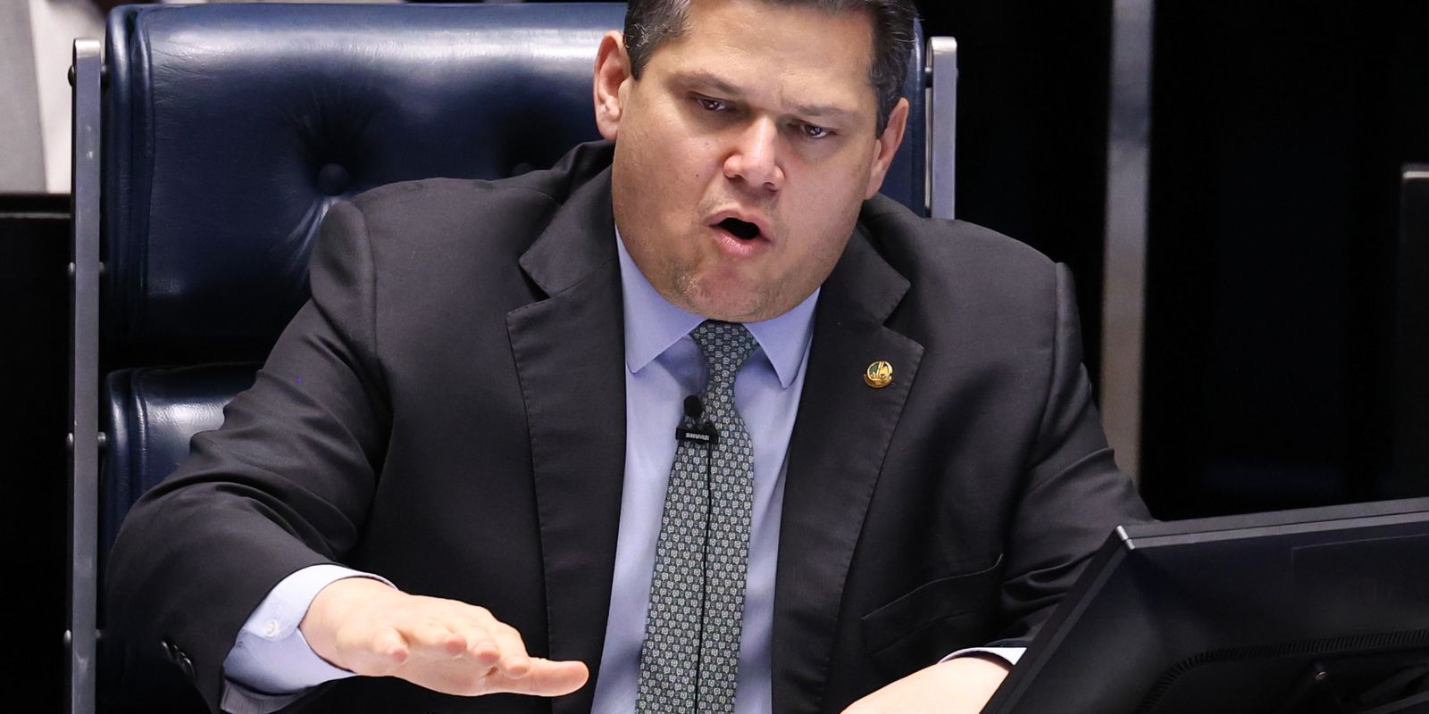 Alcolumbre confirma promulgação do fim da escala 6x1 para esta sexta-feira