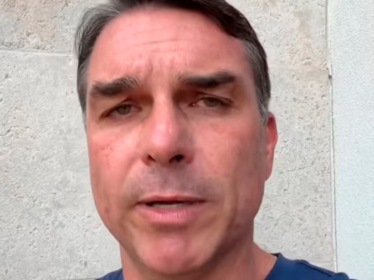 Aliados de Flávio Bolsonaro teriam sido pegos de surpresa com pedido de abrigo nos EUA