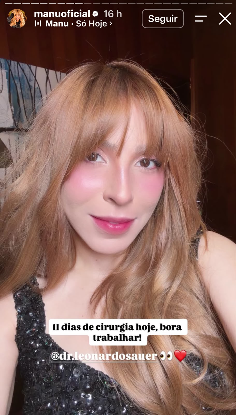 Após lifting facial, Manu Bahtidão exibe novo visual durante show no Amazonas
