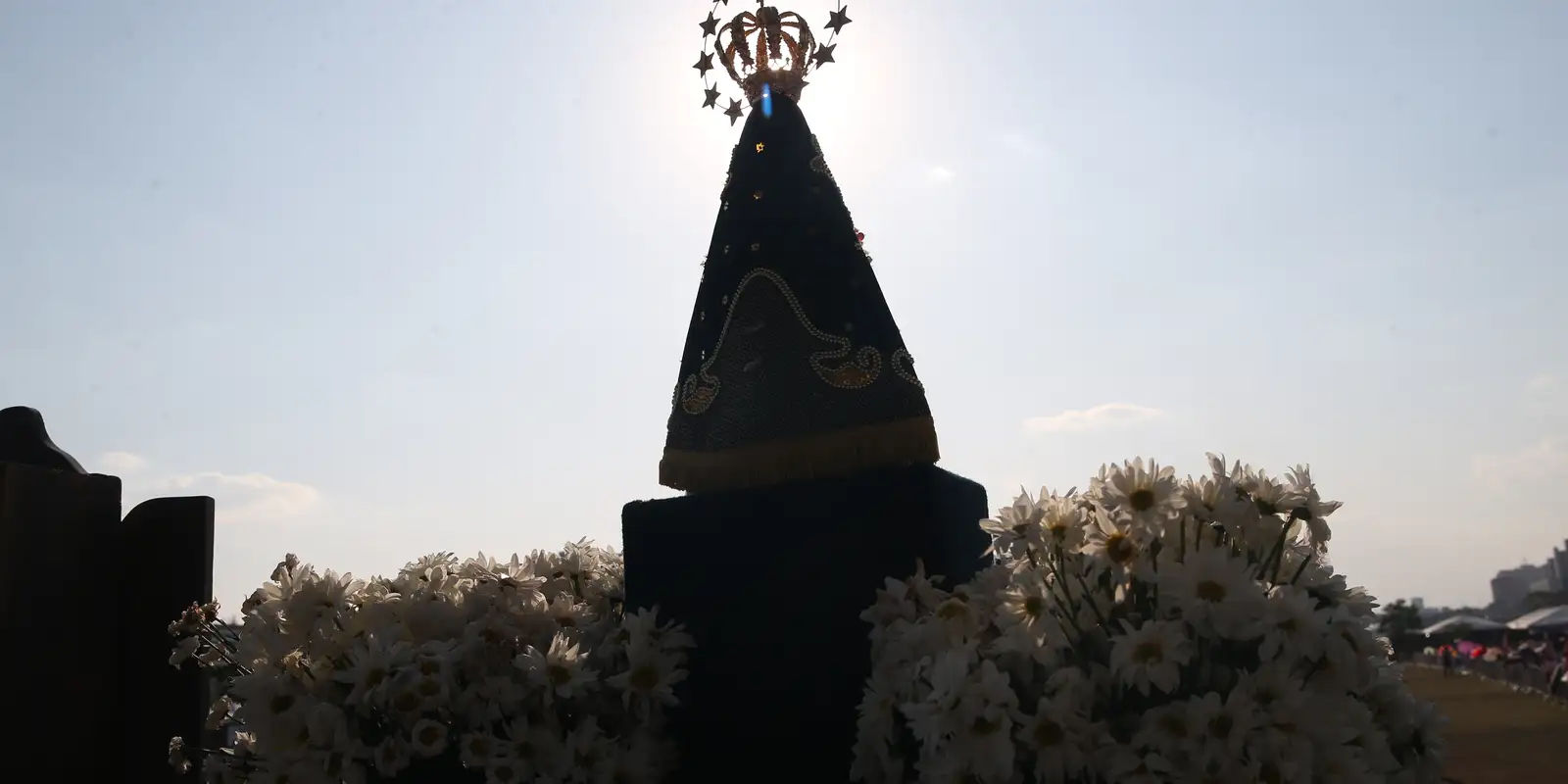 Arcebispo clama por paz e combate à fome em missa da padroeira do brasil