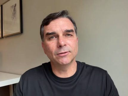 Balança a presença de Flávio Bolsonaro no debate da Globo