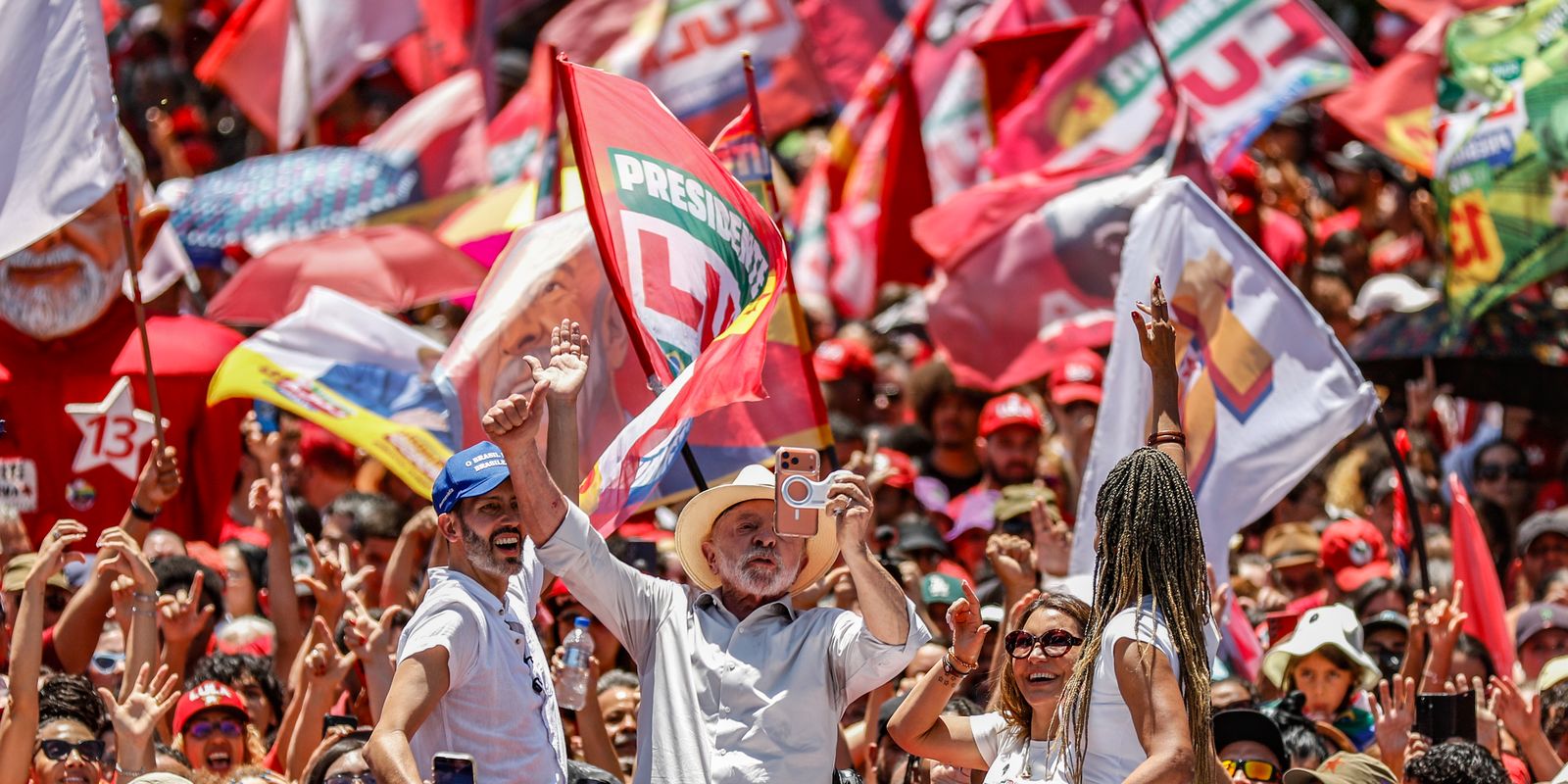 Lula defende fim da escala 6x1 durante ato político no Distrito Federal