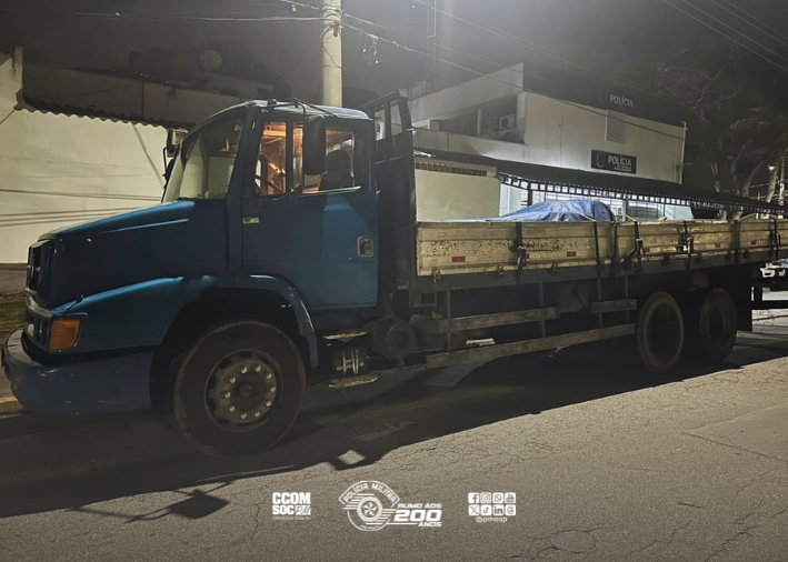 Caminhão furtado é localizado com placas diferentes em São José dos Campos