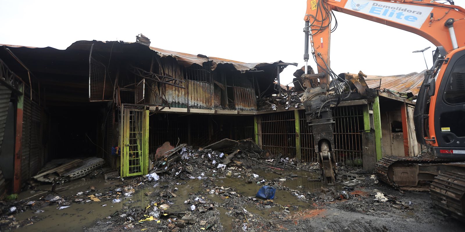 Obras na Ceagesp avançam com estruturas provisórias após incêndio