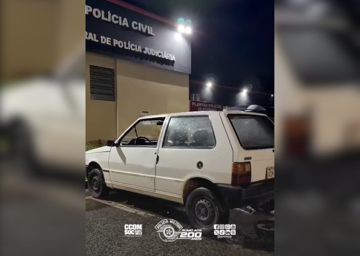 Cerco policial termina com recuperação de carro furtado e prisão de dois homens