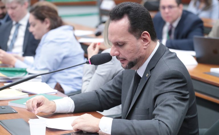 Câmara aprova emprego com incentivo fiscal para desempregados há um ano