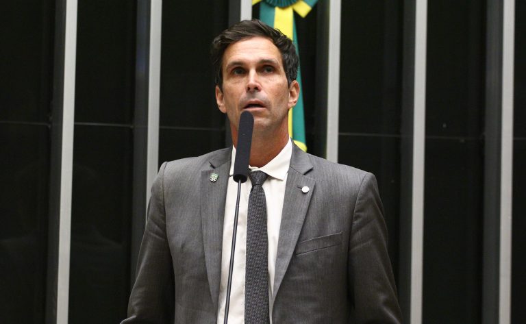 Projeto de lei proíbe demissão de jovens atletas durante o ano escolar