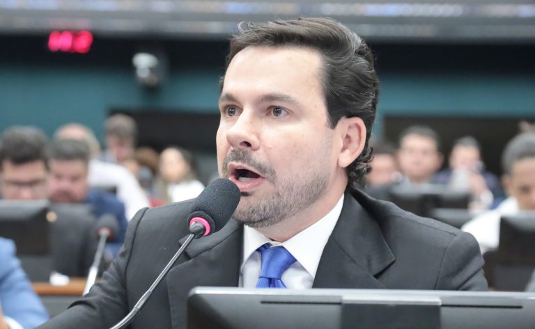 CCJ aprova o fim da taxa de fiscalização sobre aparelhos de telefonia móvel