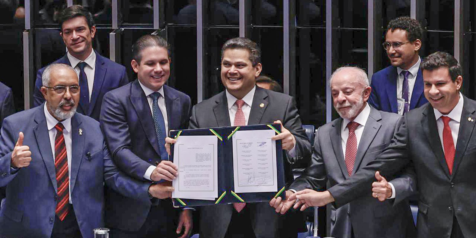 Congresso promulga fim da escala 6x1 e estabelece novo modelo 5x2 no Brasil