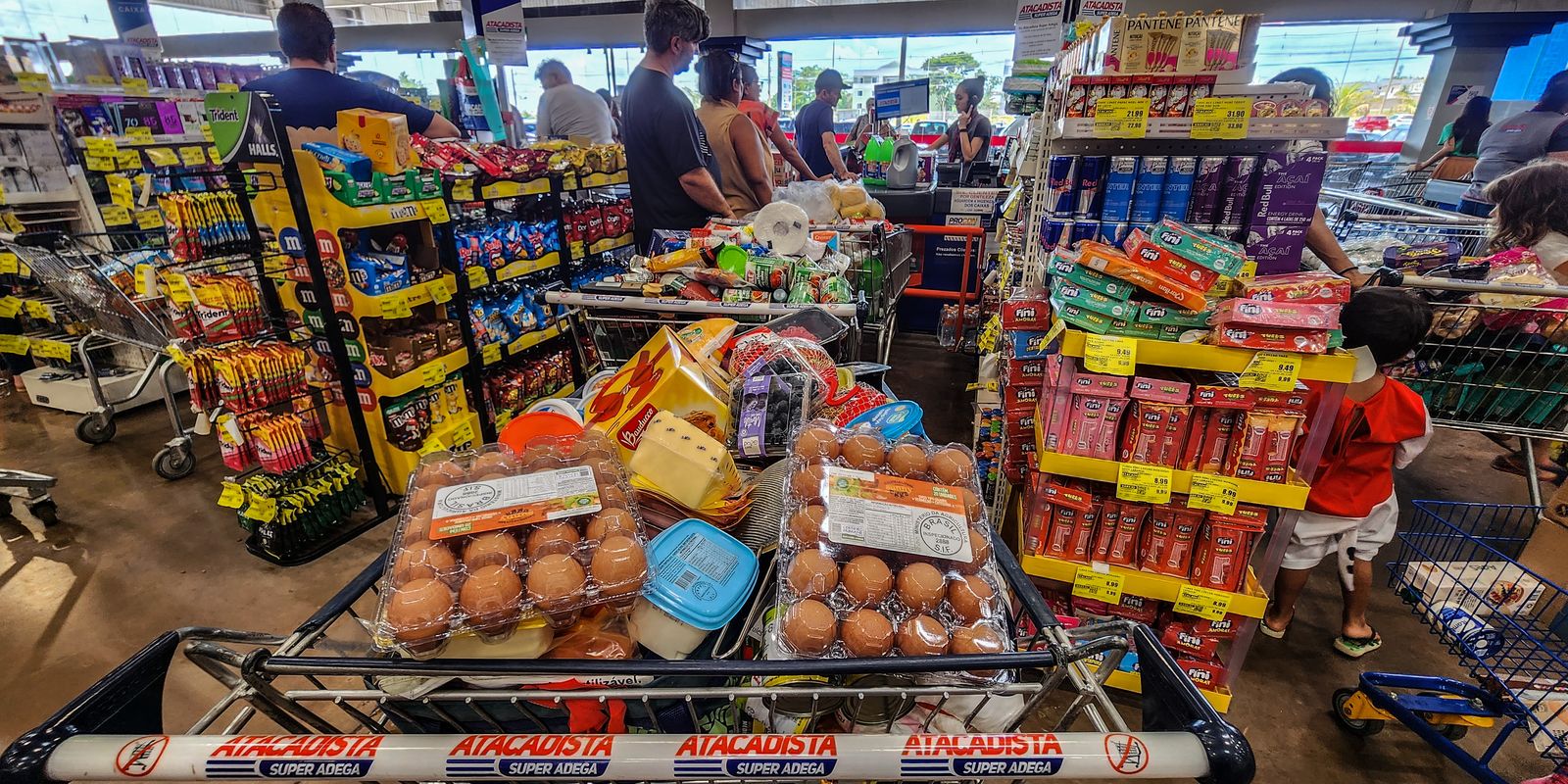 Consumo de alimentos cresce com restrição às bets, aponta Abras