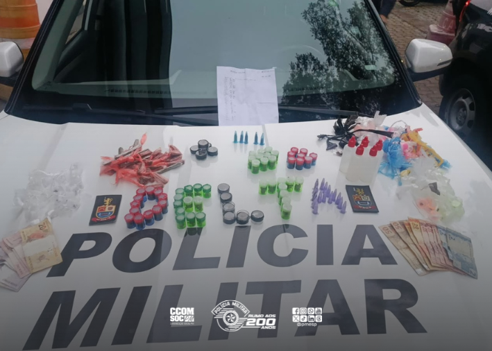 Dois homens são detidos por tráfico de drogas após abordagem policial