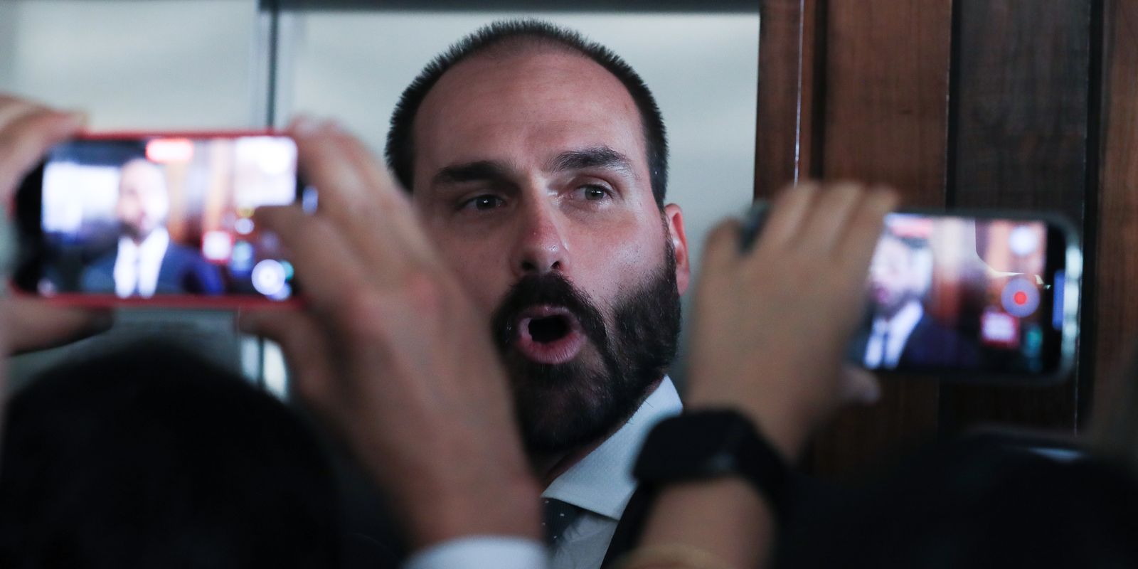 Eduardo Bolsonaro tem mandado de prisão emitido pelo STF