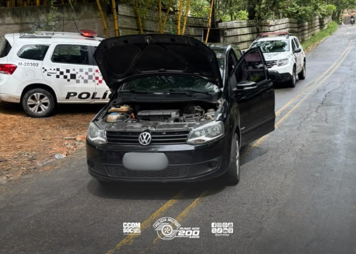 EM ANDAMENTO: Carro roubado é recuperado com quatro ocupantes durante patrulhamento em Itapevi