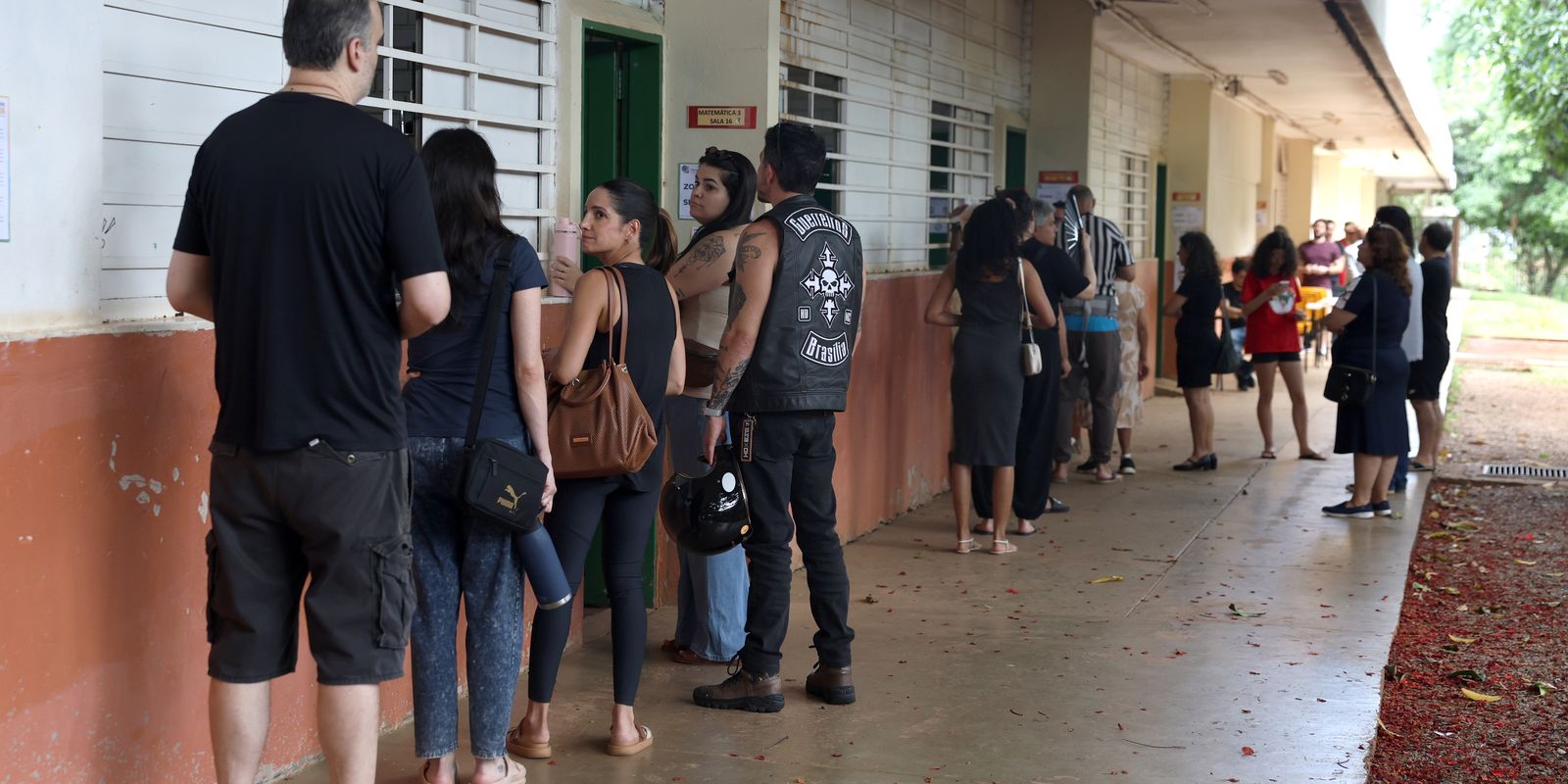 Casos de violência eleitoral se multiplicam entre estudantes e crianças no país