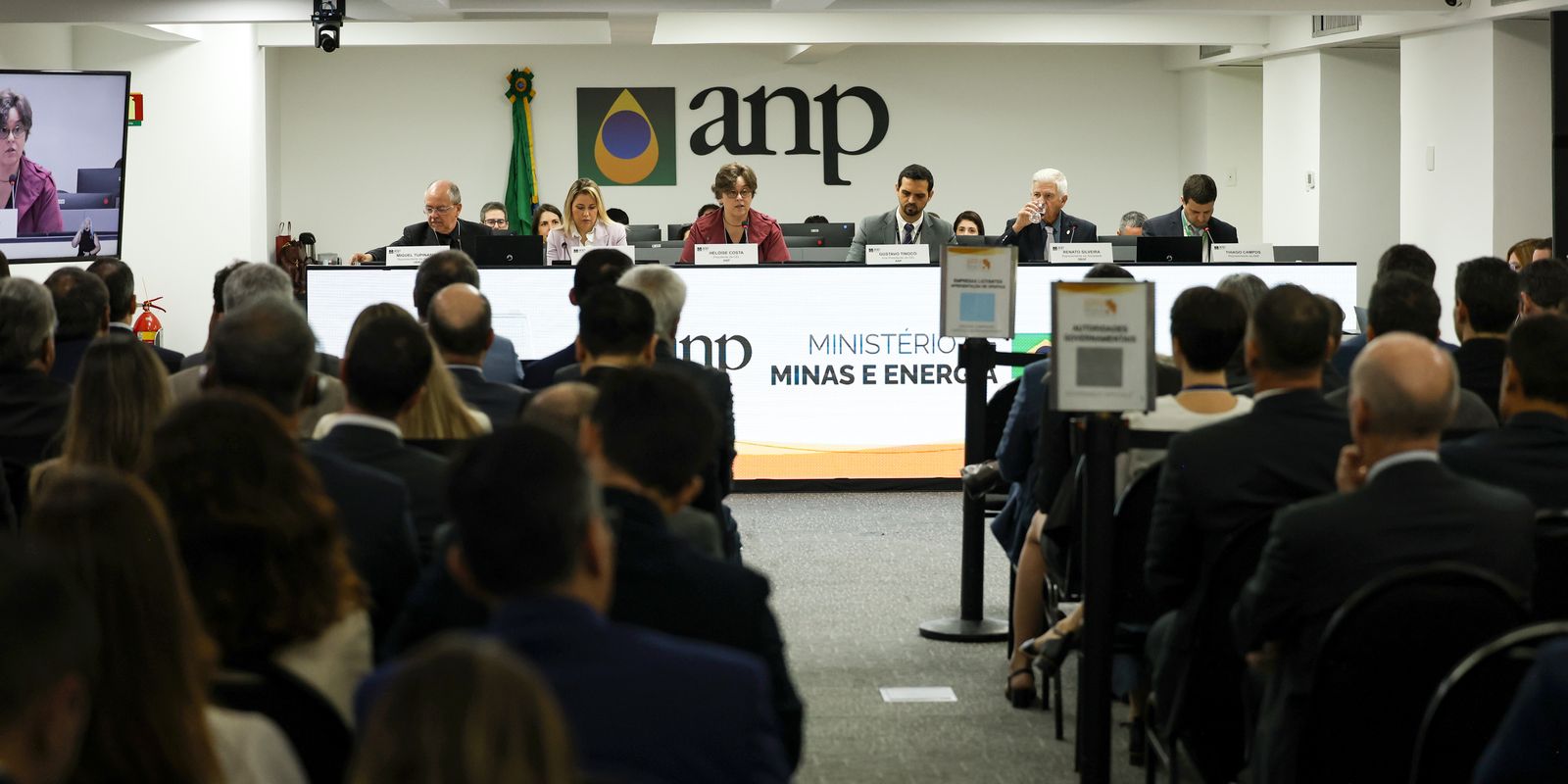 Novo leilão da ANP arrecada R$ 3 bilhões com a concessão de 49 blocos