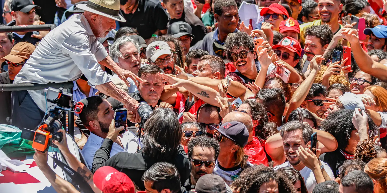 Lula recorre à Justiça contra a suspensão de canal de militância do PT