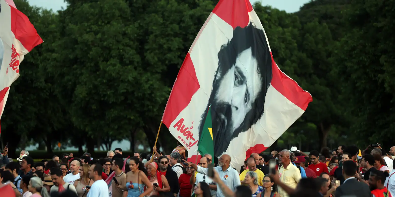 No aniversário de Lula, eleitores idosos celebram mandato no Alvorada