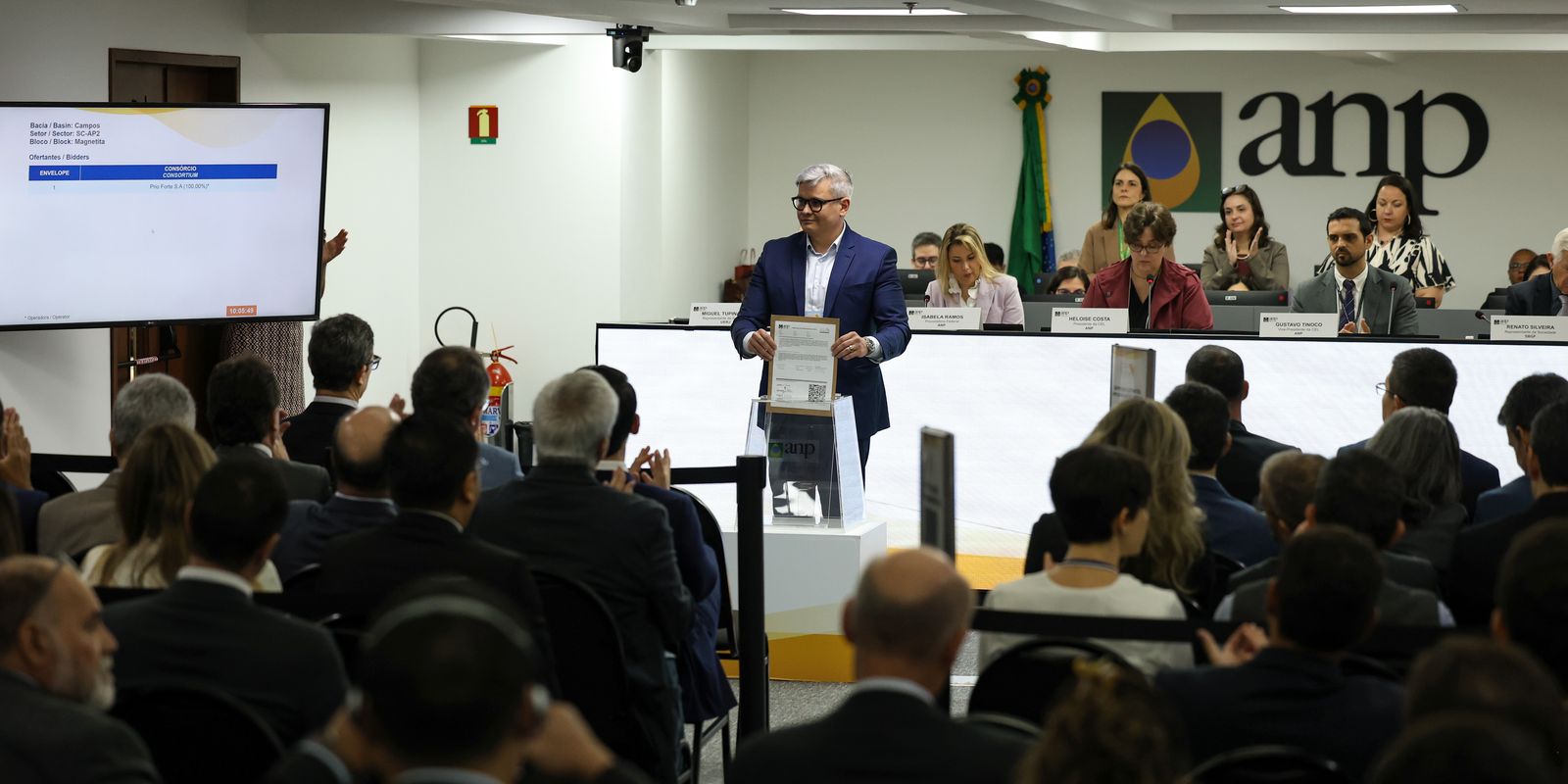 Maior leilão do pré-sal é concluído com sete blocos de petróleo arrematados