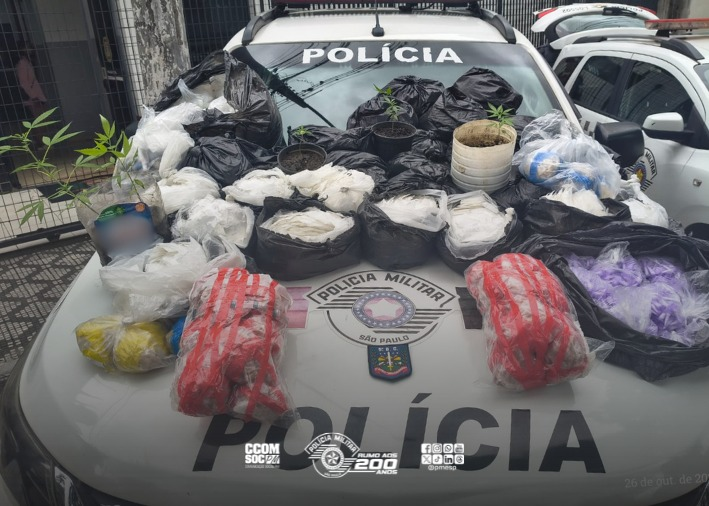 Mais de 46 kg de drogas são apreendidos em fundo falso no quintal de residência em Taubaté