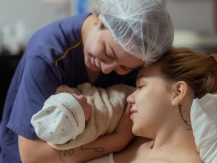 Mari Fernandez e Júlia Ribeiro anunciam nascimento da filha: “Nosso maior presente chegou”