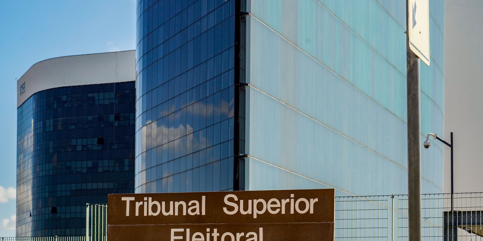 Ministro do TSE veta suspensão do canal Exército do Lula