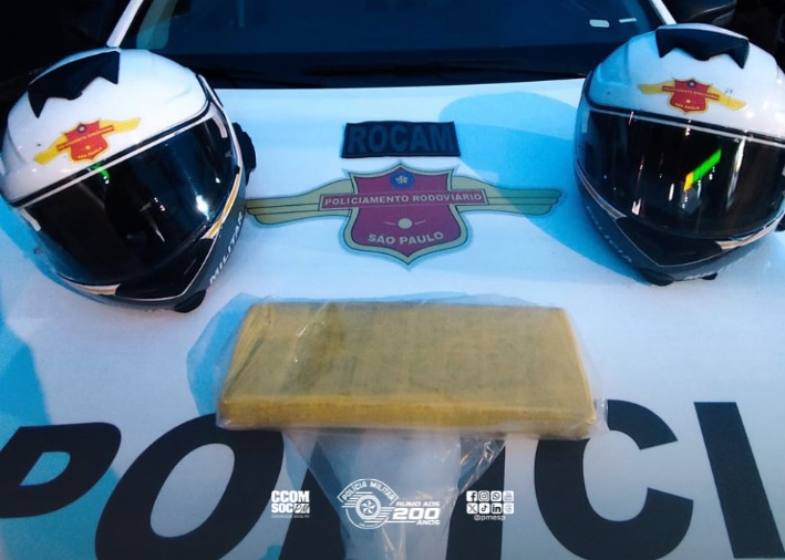 Motociclista é preso com 1 kg de maconha após fugir de abordagem na Rodovia dos Imigrantes