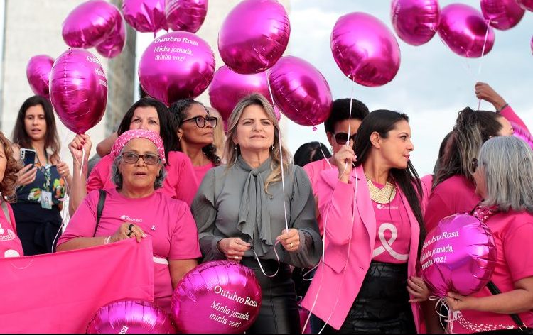 Flávia Morais defende diagnóstico precoce contra o câncer de mama
