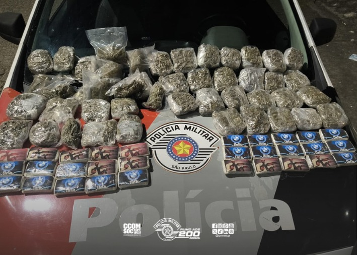 PM apreende quase 8 kg de drogas em ônibus de viagem na Rodovia Dutra