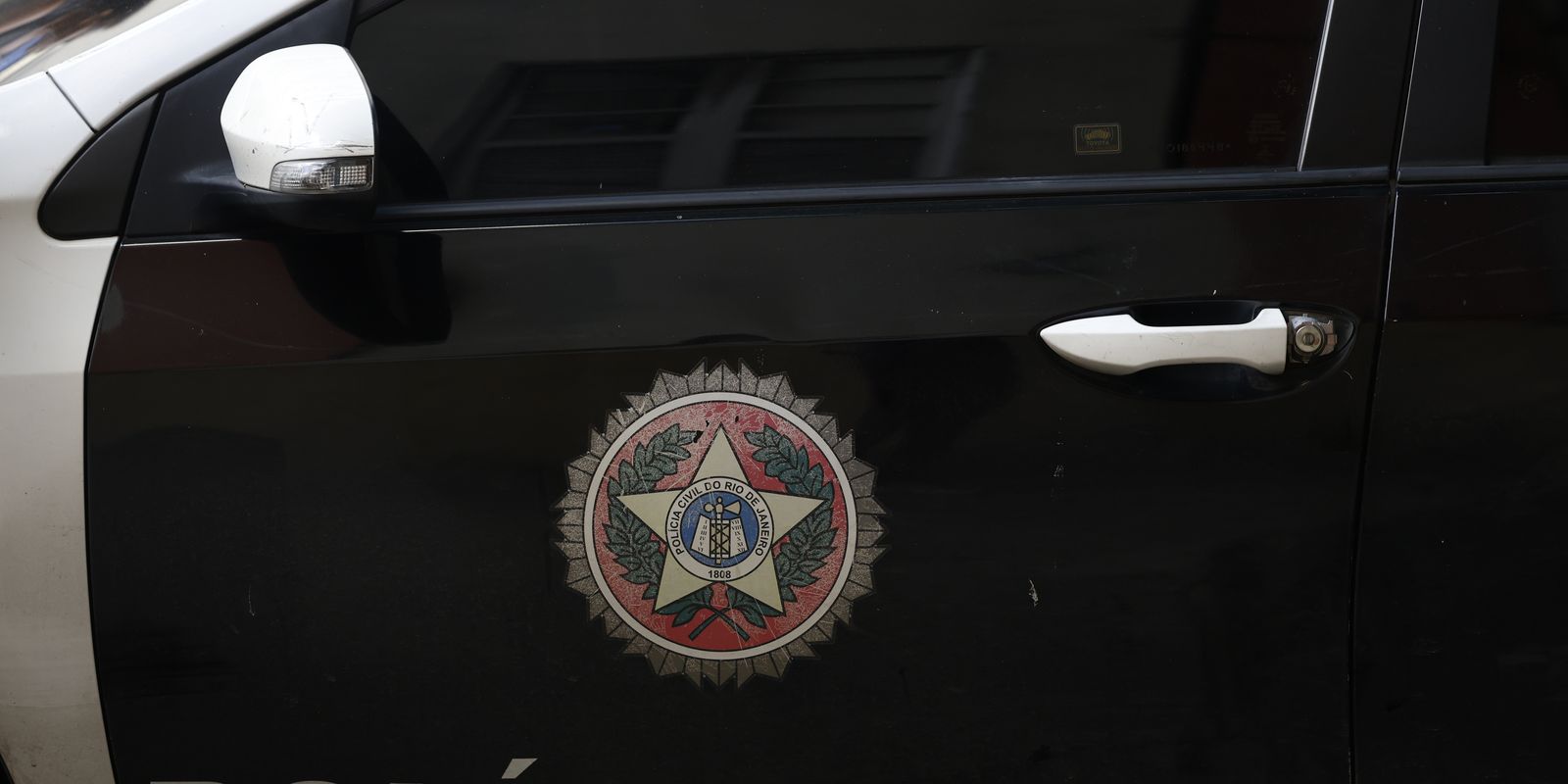 Polícia civil investiga agentes suspeitos de ligação com o Comando Vermelho