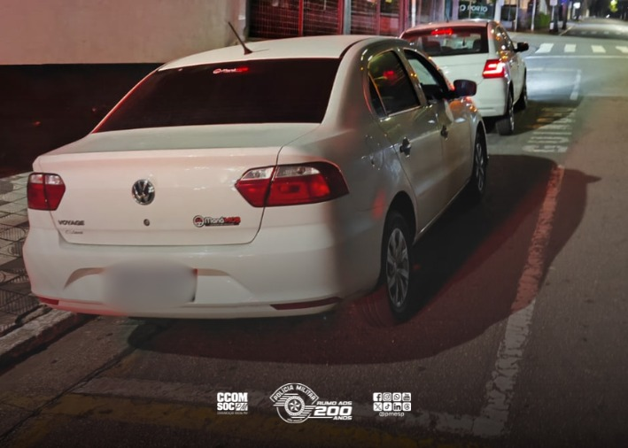 Polícia recupera dois carros furtados após perseguição em Suzano