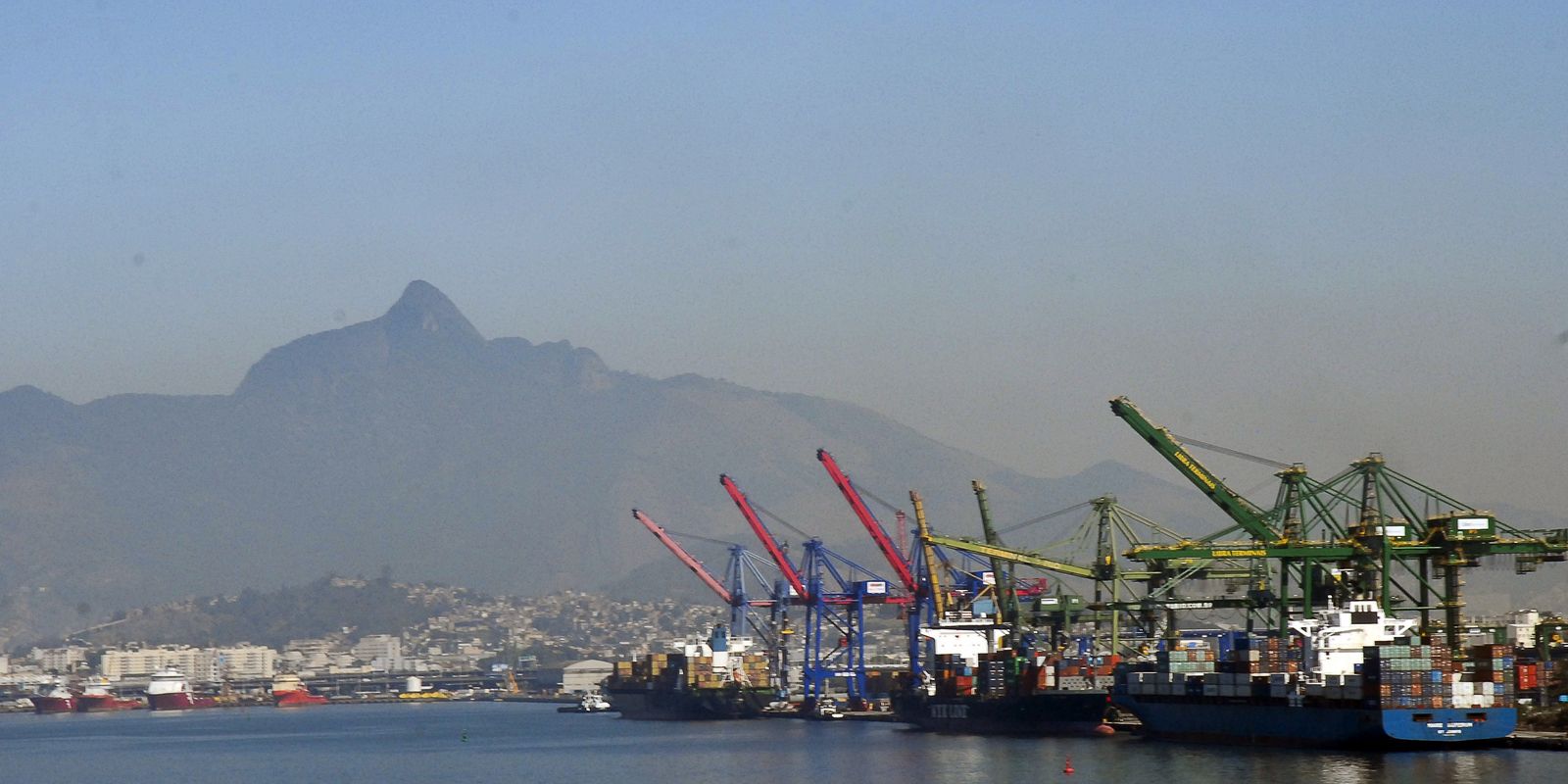 Superávit comercial brasileiro em 2026 é revisado para baixo pelo governo