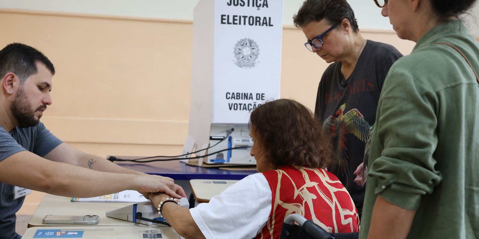 Presença de eleitores idosos no primeiro turno das eleições cresce 43%