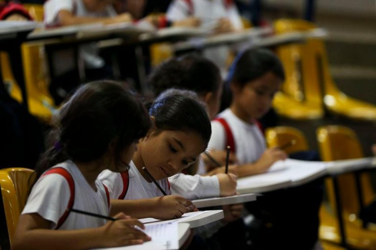 Projeto garante abono de faltas para estudantes com deficiência no ciclo menstrual