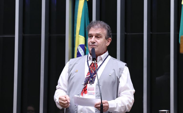 Projeto cria política para incentivar ciclovias em rodovias federais