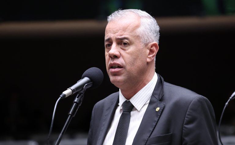 Projeto de lei regulamenta trabalho de jovens em propriedade rural