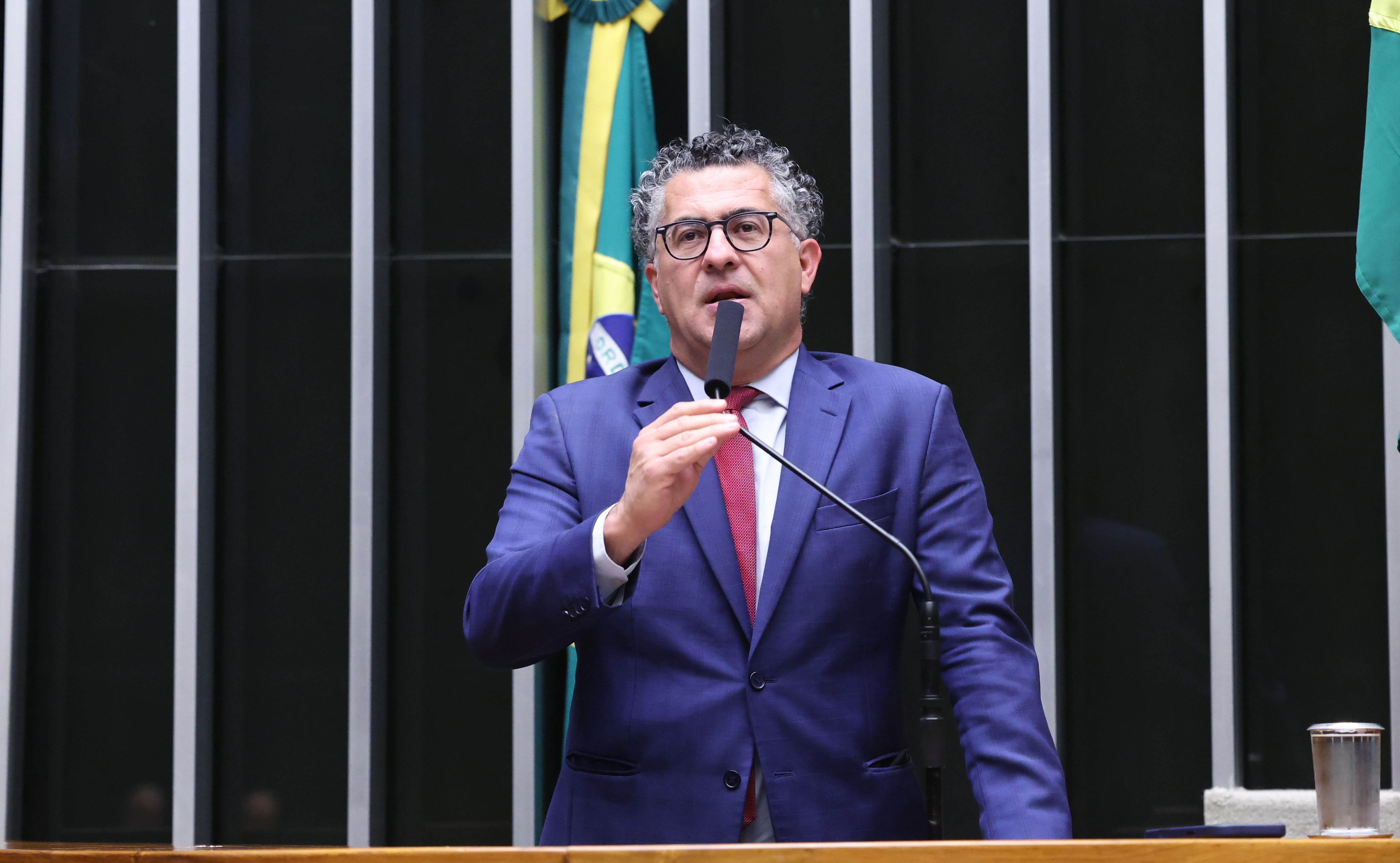 Projeto exige aviso prévio de 90 dias antes de nova cobrança de pedágio