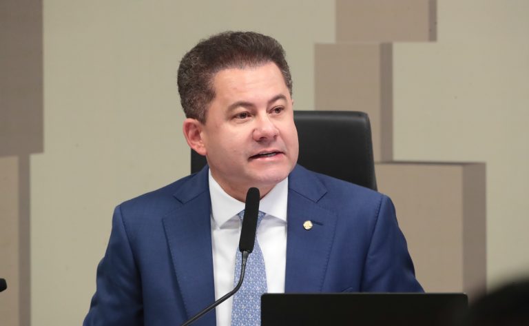 Projeto propõe isenção de licenciamento para veículos de igrejas e ONGs